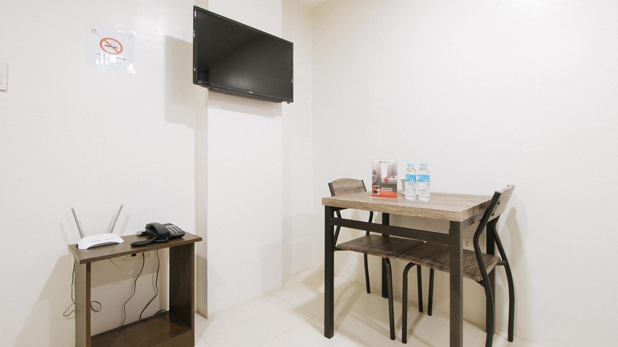 Reddoorz Near Fernwoods Garden كويزون سيتي المظهر الخارجي الصورة