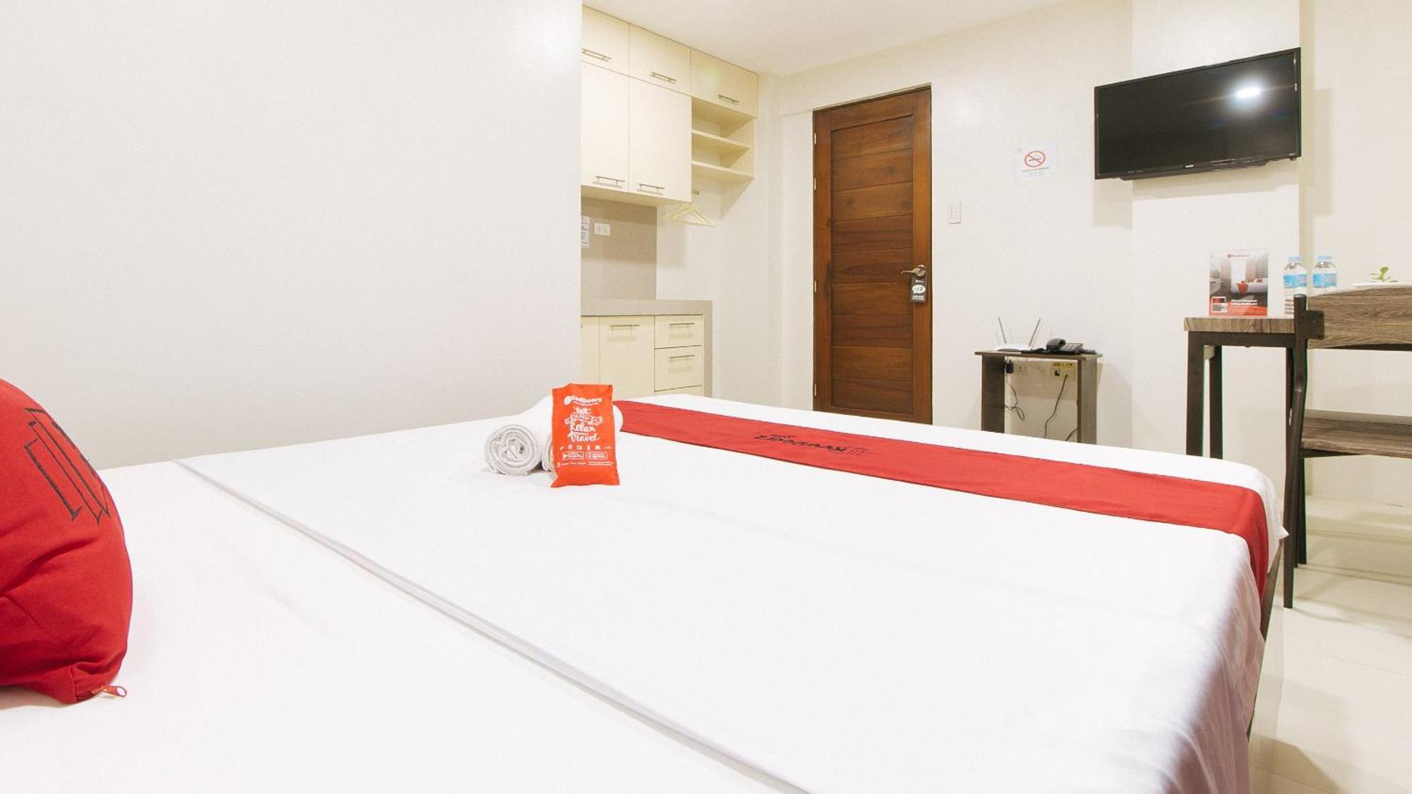 Reddoorz Near Fernwoods Garden كويزون سيتي المظهر الخارجي الصورة