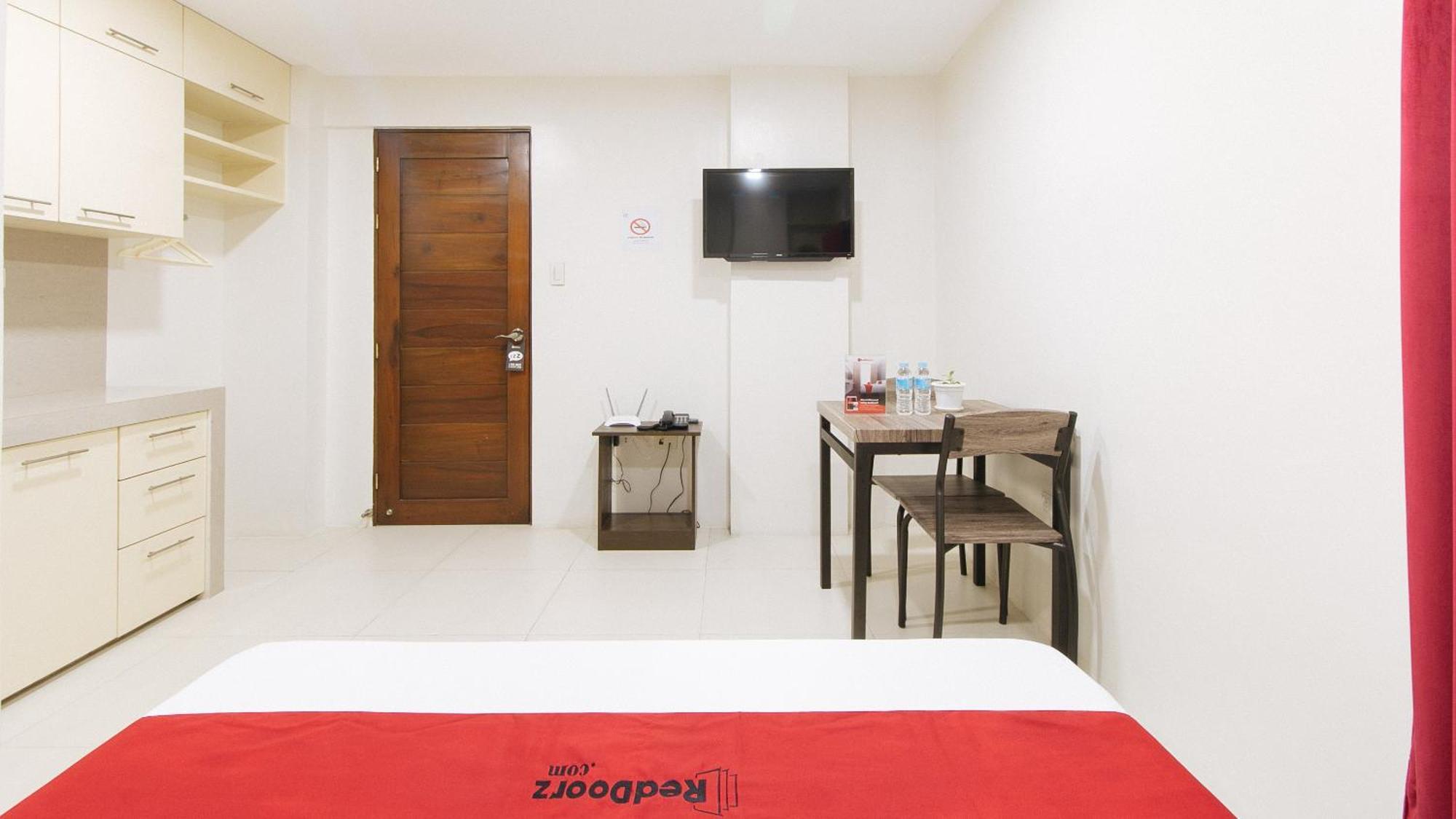 Reddoorz Near Fernwoods Garden كويزون سيتي المظهر الخارجي الصورة