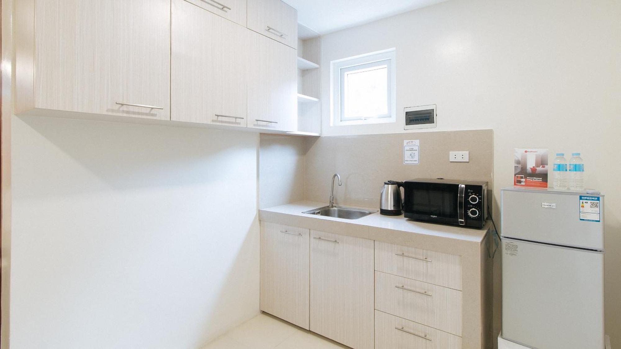 Reddoorz Near Fernwoods Garden كويزون سيتي المظهر الخارجي الصورة