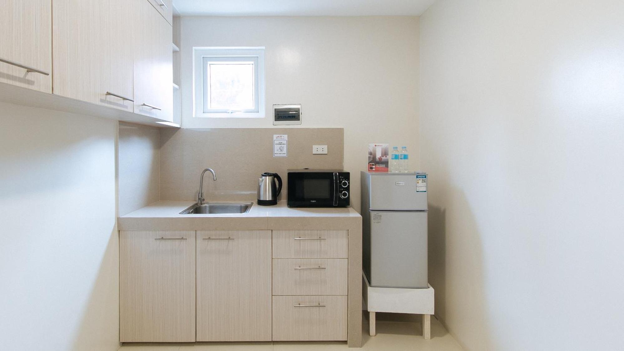 Reddoorz Near Fernwoods Garden كويزون سيتي المظهر الخارجي الصورة