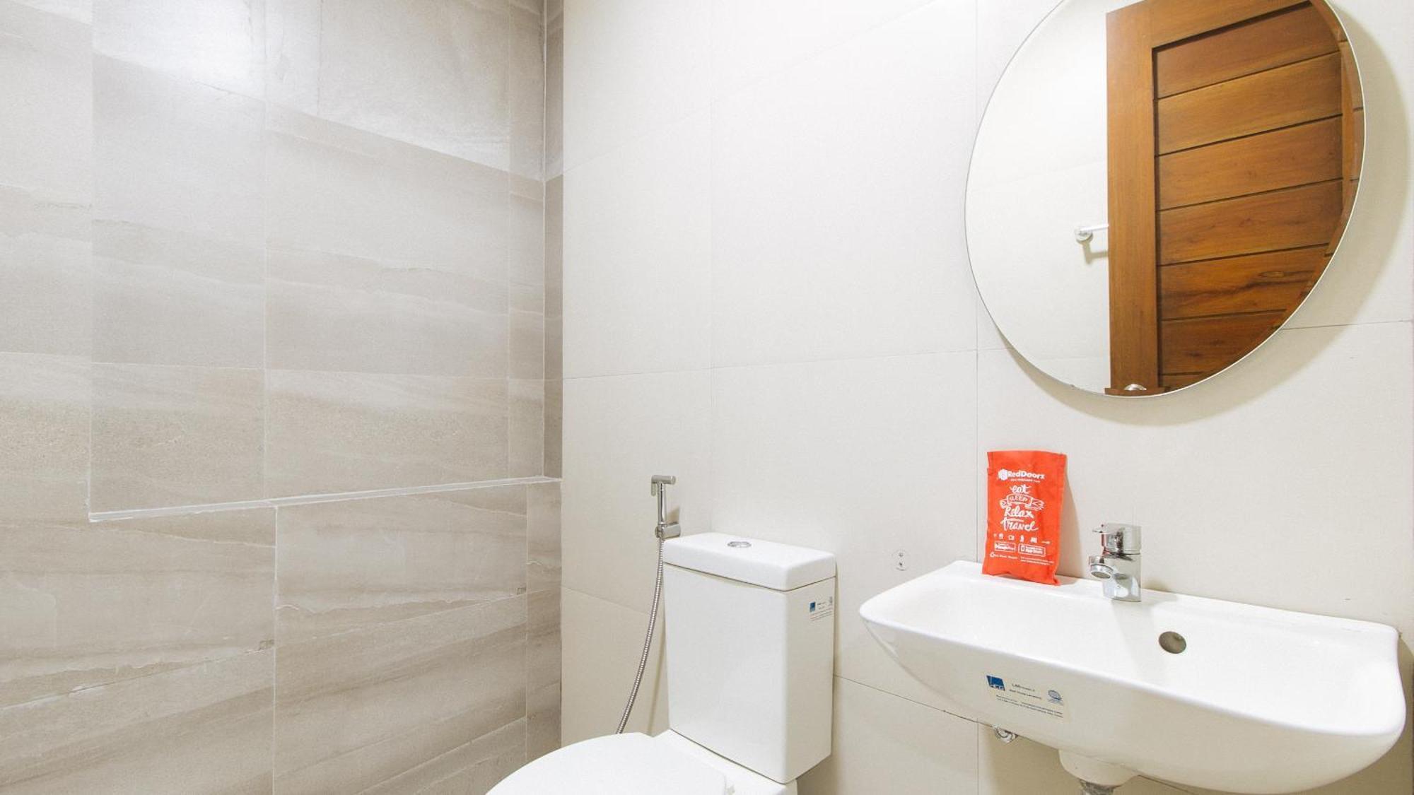 Reddoorz Near Fernwoods Garden كويزون سيتي المظهر الخارجي الصورة