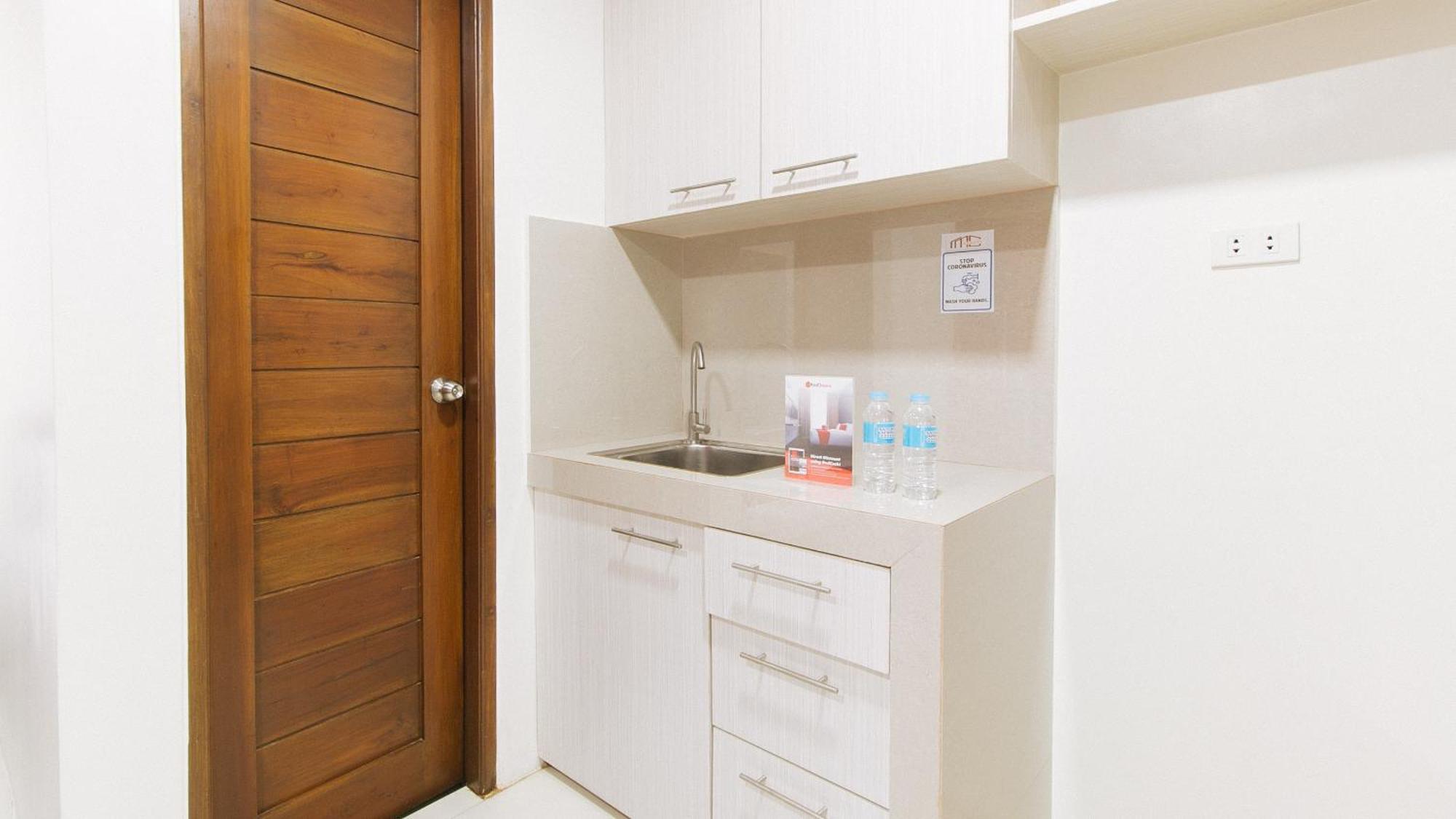 Reddoorz Near Fernwoods Garden كويزون سيتي المظهر الخارجي الصورة