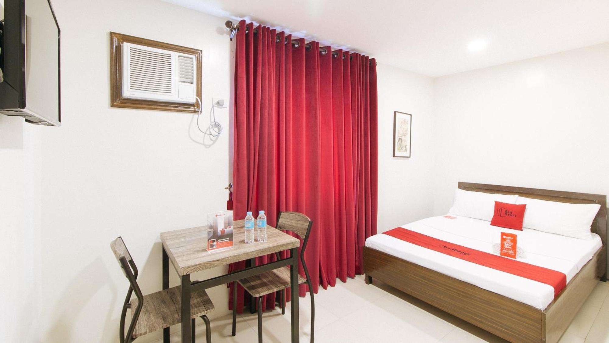 Reddoorz Near Fernwoods Garden كويزون سيتي المظهر الخارجي الصورة