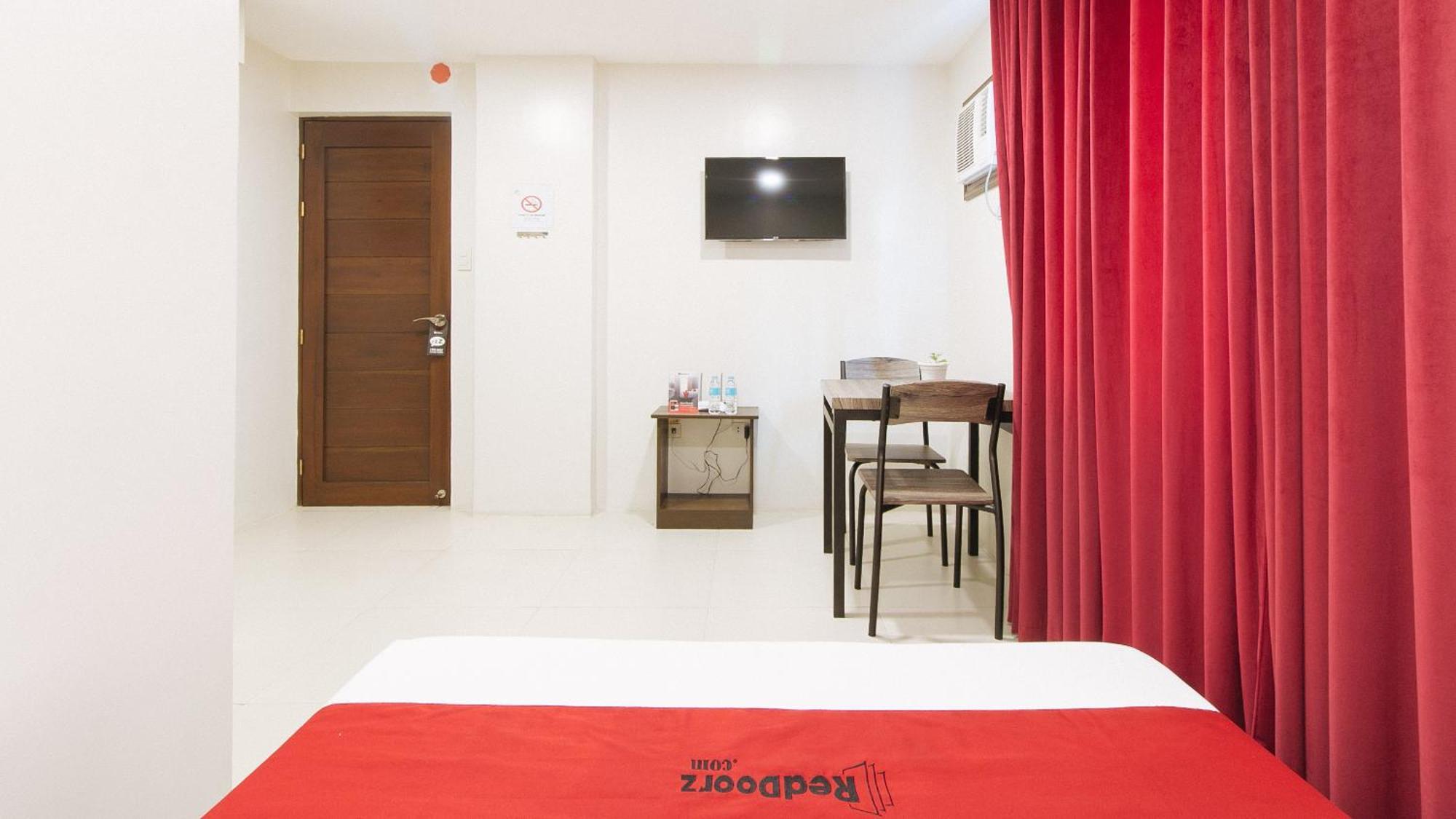 Reddoorz Near Fernwoods Garden كويزون سيتي المظهر الخارجي الصورة