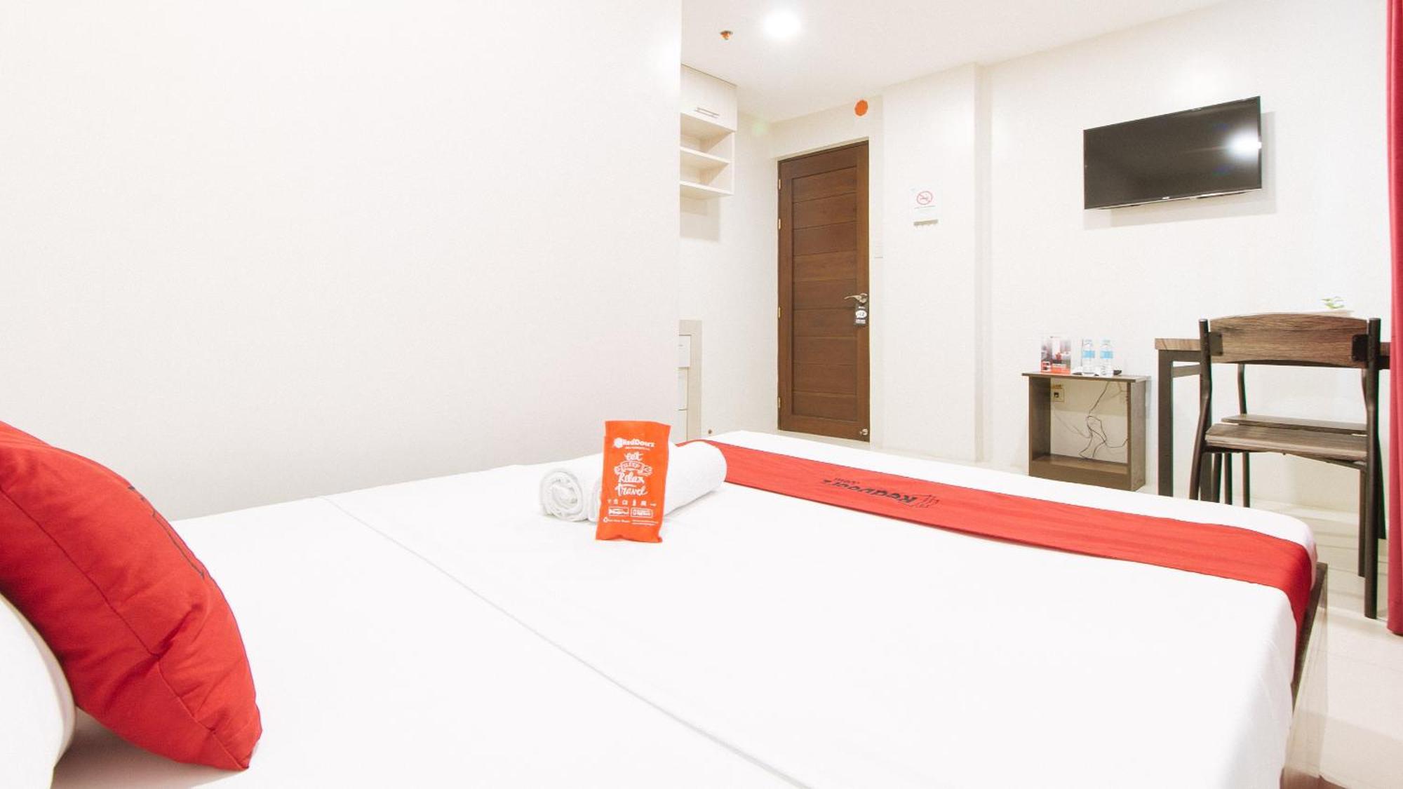 Reddoorz Near Fernwoods Garden كويزون سيتي المظهر الخارجي الصورة