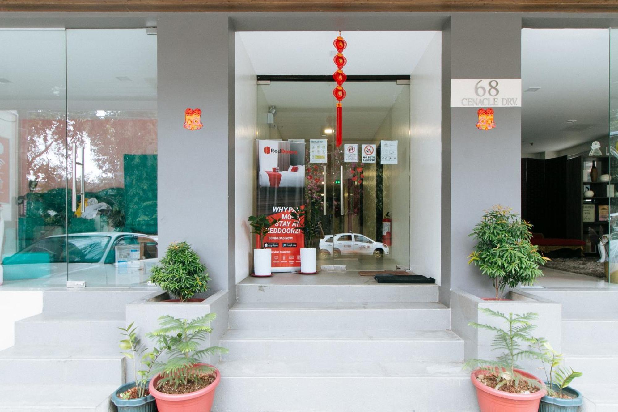 Reddoorz Near Fernwoods Garden كويزون سيتي المظهر الخارجي الصورة