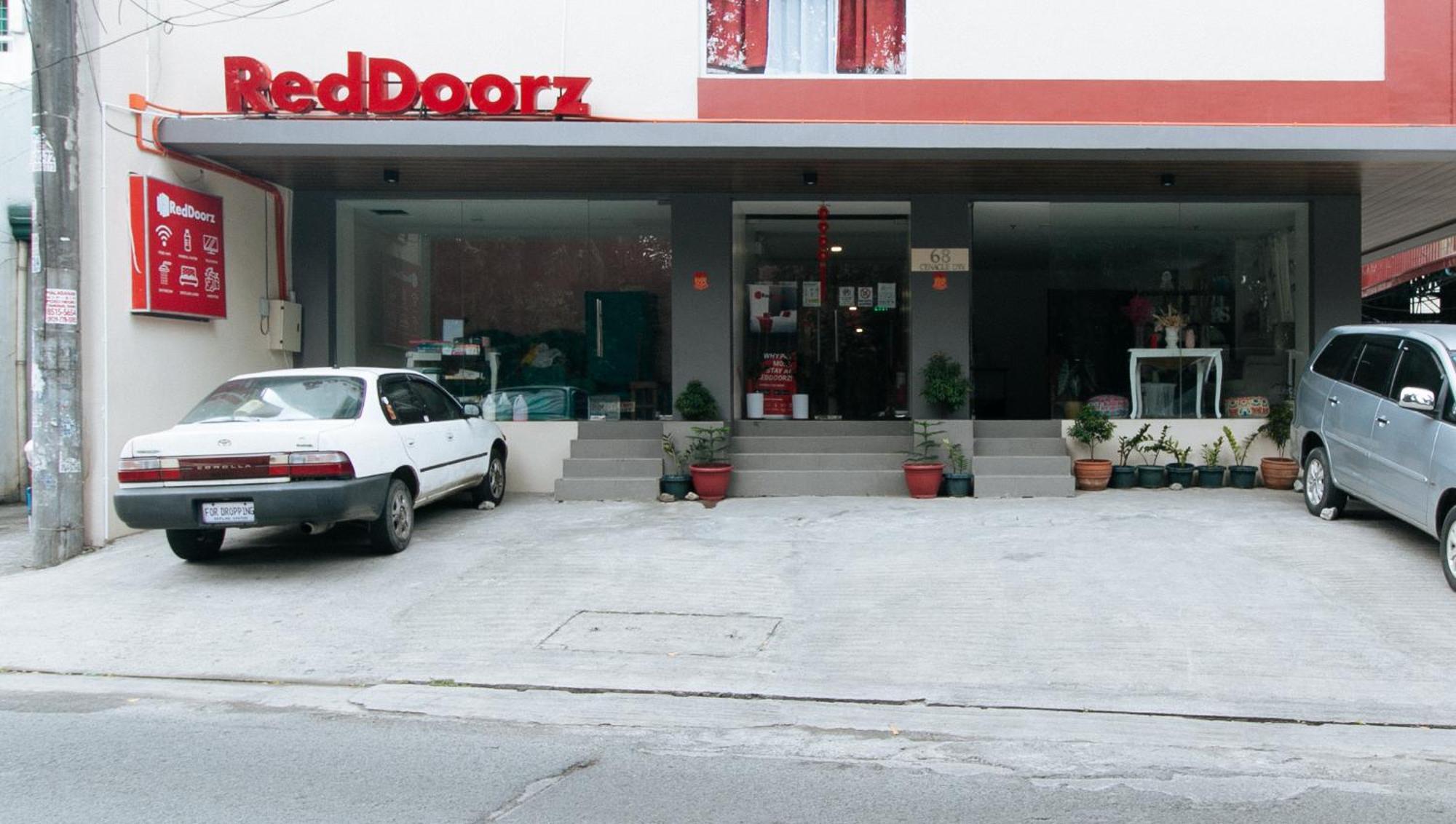 Reddoorz Near Fernwoods Garden كويزون سيتي المظهر الخارجي الصورة